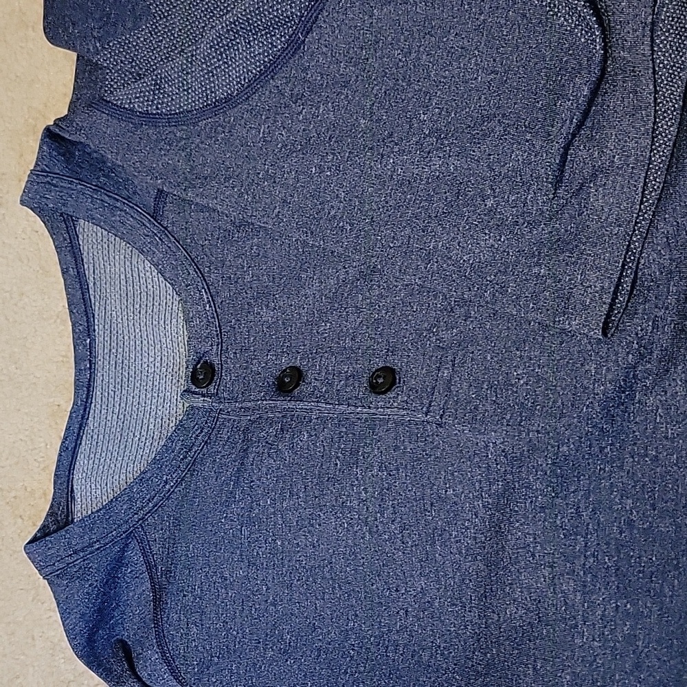Lululemon short sleeved shirt